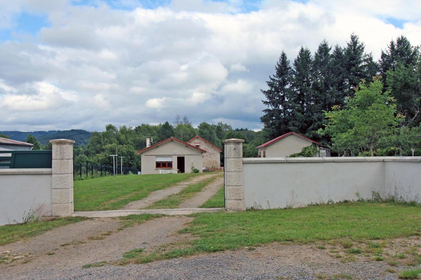Au Bon Accueil Villa Peyrat-le-Chateau Exterior photo